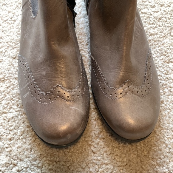 NWT Hotter Shawbury Wingtip Ankle Boot 9.5 Taupe Slip-On Comfort Concept Leather - Picture 4 of 14